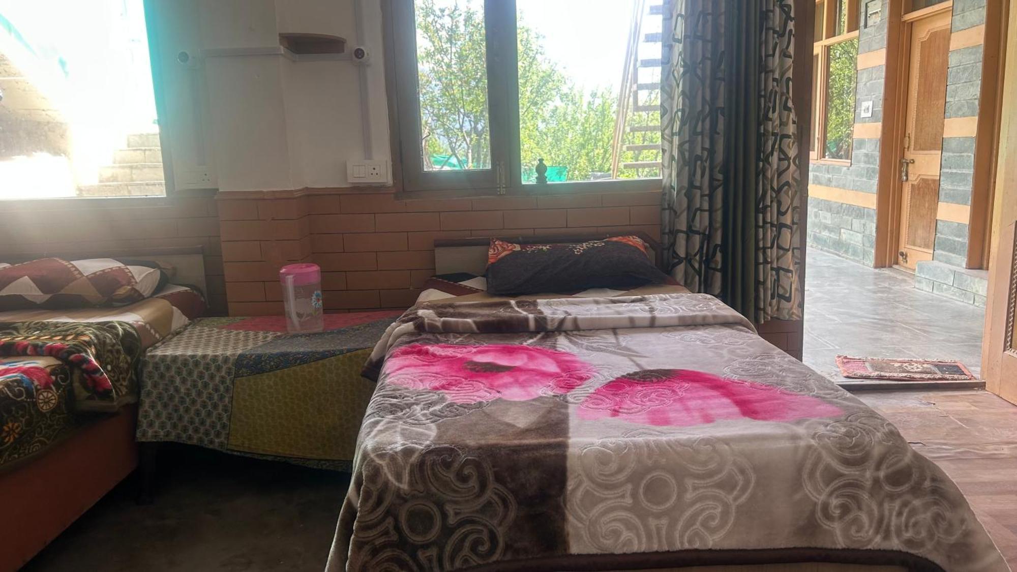 Sunface Homestay Manāli Zewnętrze zdjęcie